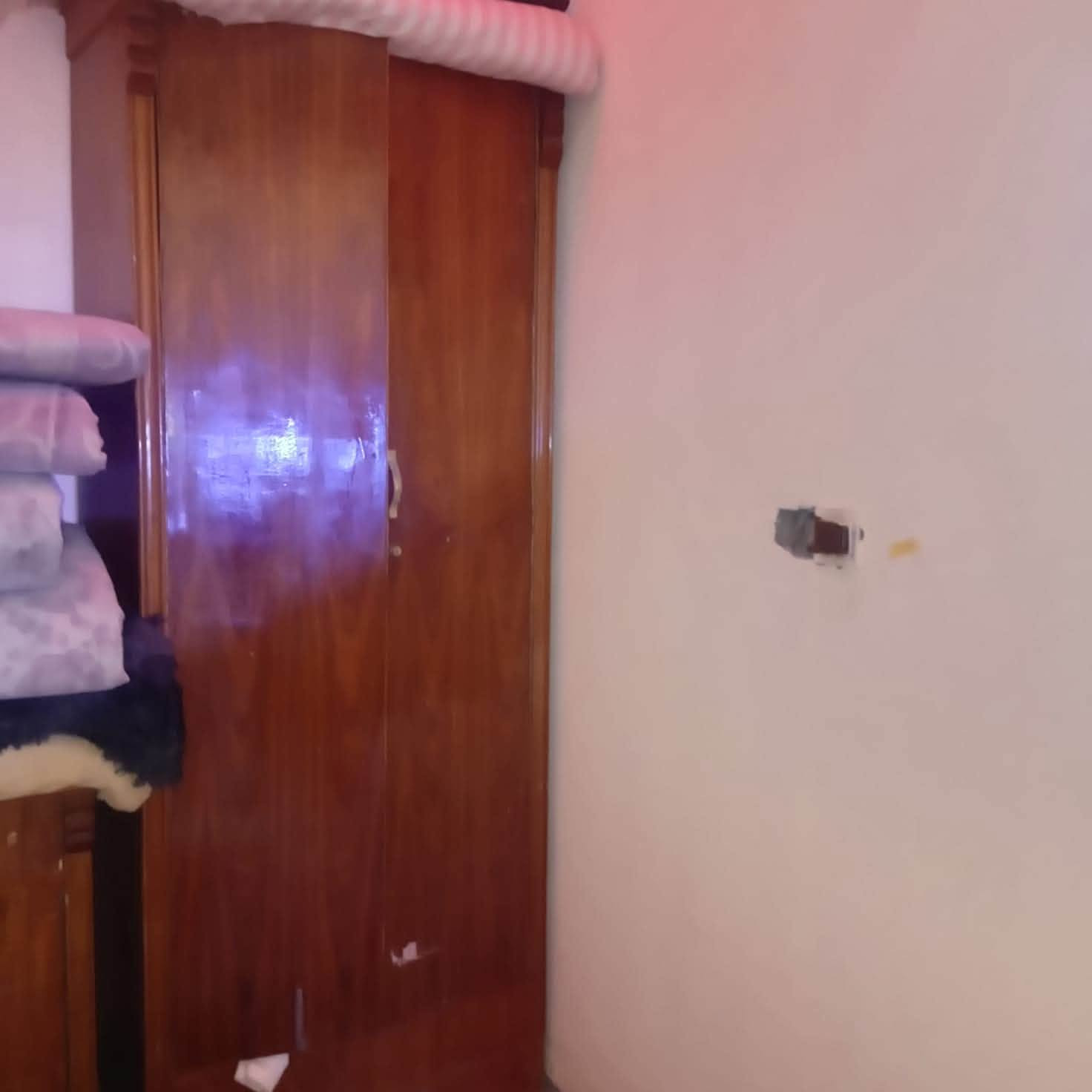 غرفه للبيع صاج  نضافتها 80بل100 حلوه وسعرها 350 وبيها مجال ‭***********‬تصل وتدلل
