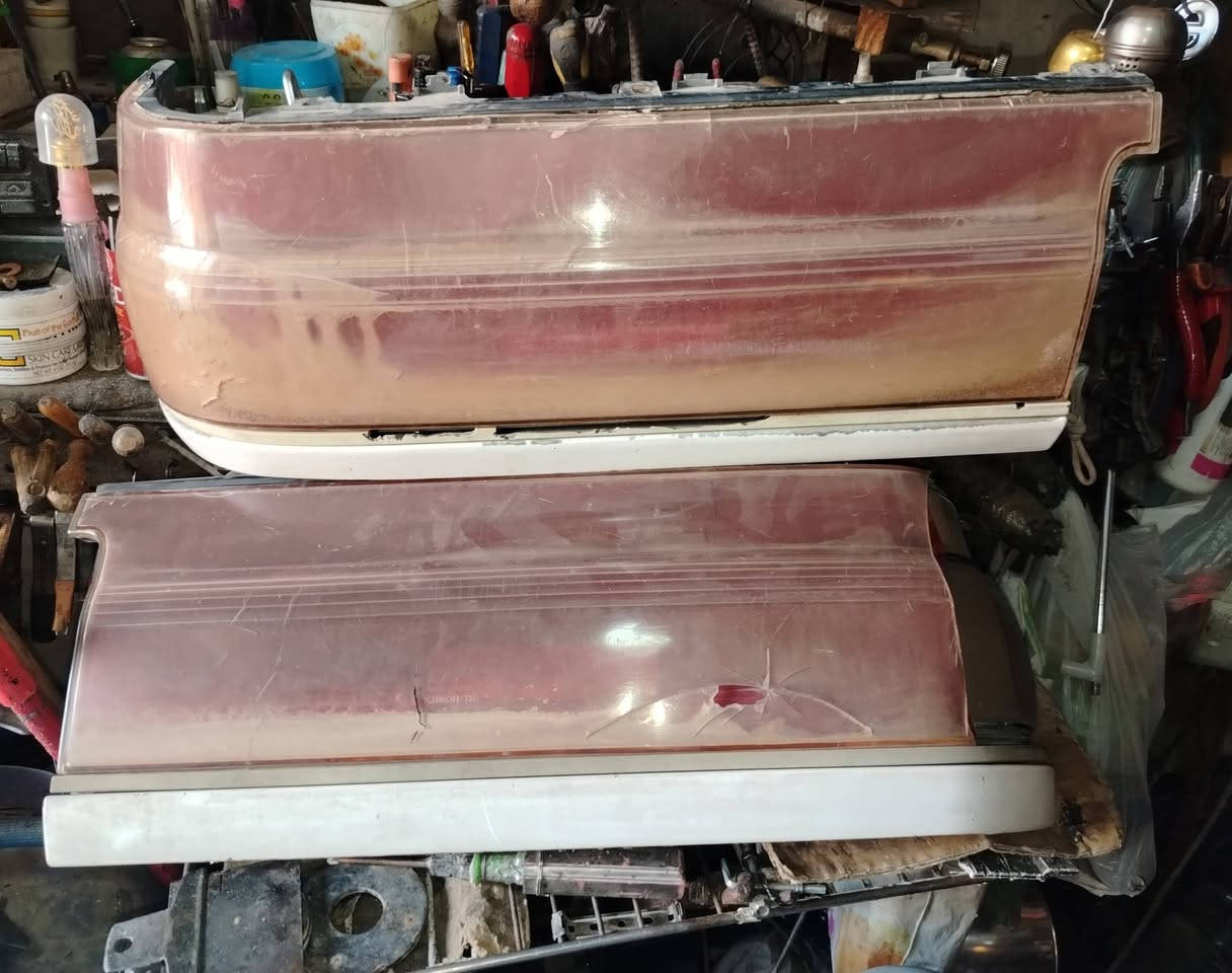 محل ابو طارق لصيانة وجلي اللايتات الأمامية والخلفية وتصليح الكماليات بغداد العلاوي ش٦ قرب مستشفى الكرامة التعليمية فرع باب الطوارئ رقمي *********** زورونا تجدونا في خدمتكم 🌺🌺🌺

نص مكتوب في الصور:
- محل ابو طارق
- أهلا بكم في محل ابو طارق