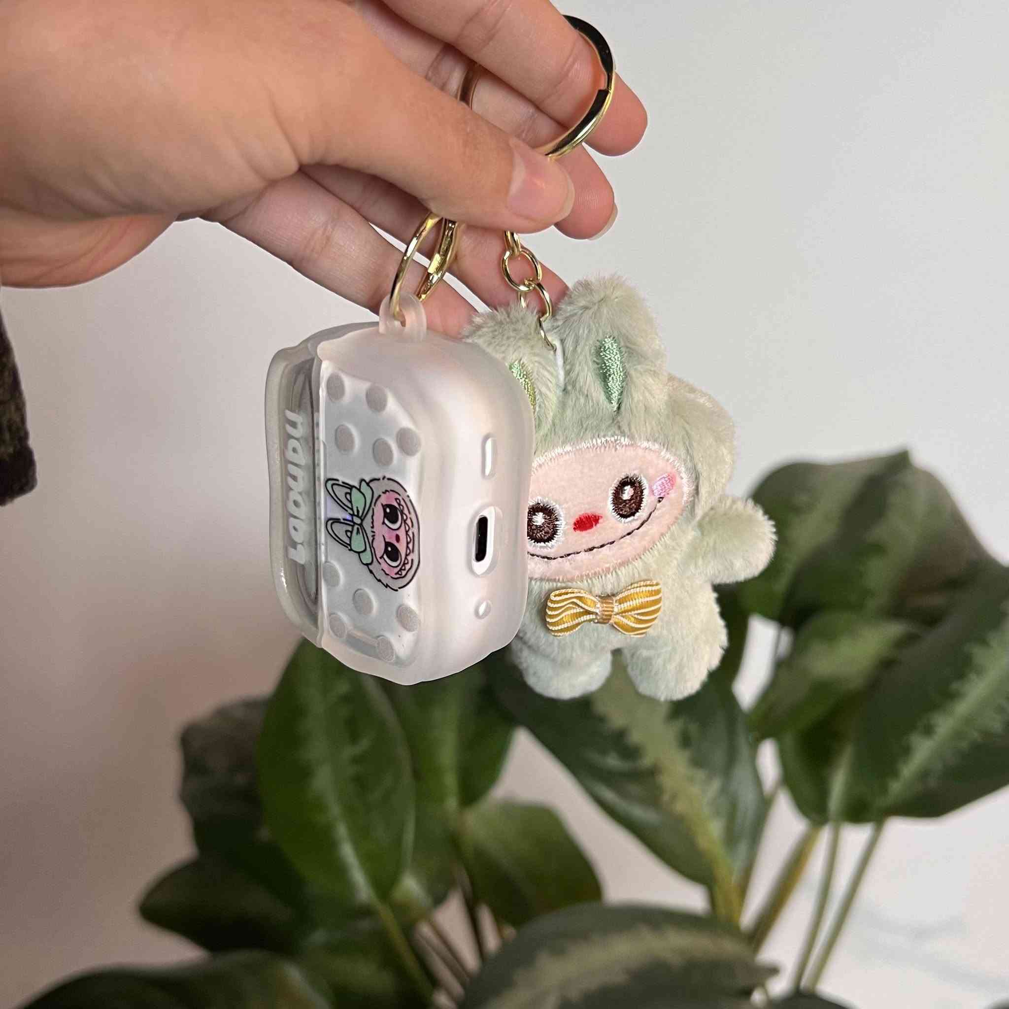 🎧🐰 سماعات Labubu GT-21 مع دمية Plush لطيفة!

تشغيل تلقائي عند فتح العلبة 🎶
ميدالية قابلة للتعليق بالمفاتيح أو الشنطة 👜
تصميم كرتوني جميل يناسب الجميع 💖
سهلة الحمل وعملية للاستخدام اليومي 🔋

