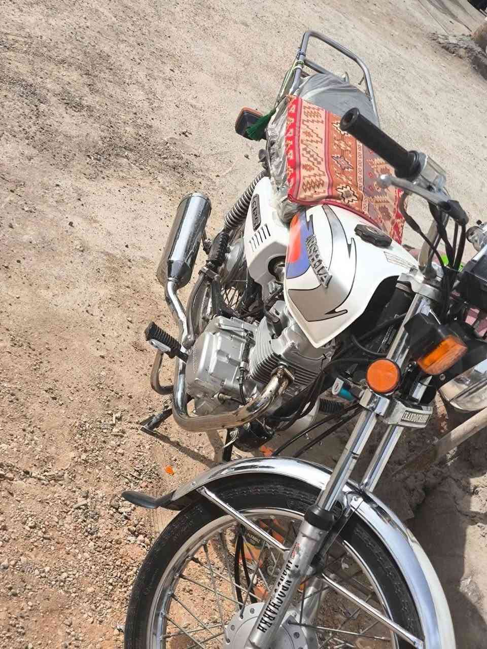 السلام عليكم عندي دراجه للبيع اربعه كير  ارشا 125cc. الدراجه نضيفه كلش مديل 2019. اوراق اصوليه  اوديك للوكيل وأكاتب وياك  العنوان النجف الاشرف شارع حنون مجاور مطعم ابو جلال السعر 780   وبي مجال ***********.
