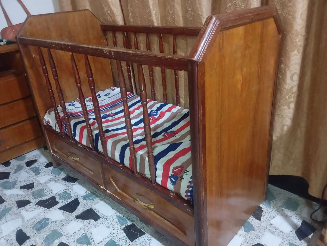 تخت طفل • دوشك إسفنج