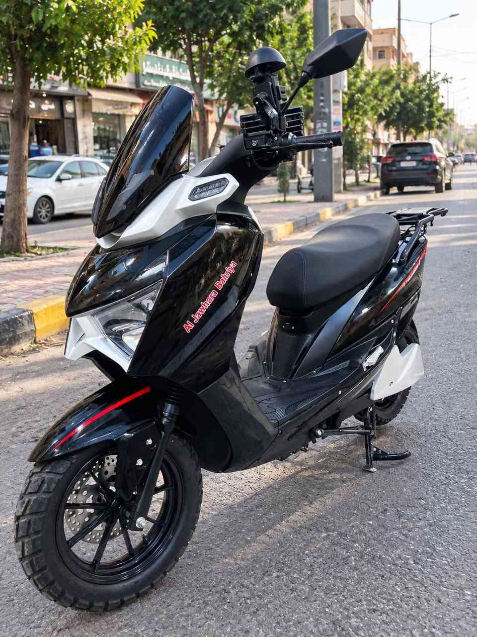 سلام عليكم 
دراجه تي ماكس للبيع 
6 بطاريت كرافين 
ملف 2500W
نضام بارك P 
نضام رجوع للخلف R 
بريك  ABS امامي خلفي 
لد امامي خلفي  
سعر .1200 الف وبيها مجال 
مكان : بغداد الجديده 
للاستفسار :***********

نص مكتوب في الصور:
- Al Jawhara Bahriya