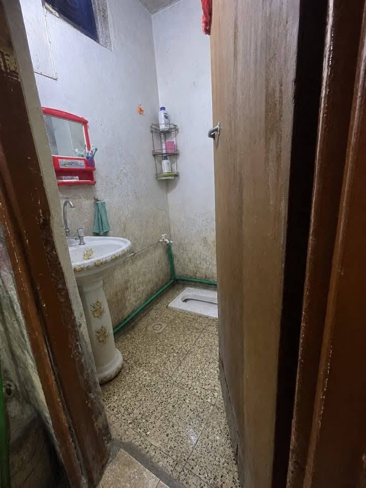 🔴شقة سر قفلية 🔴منطقة حي اور فلكة صباح الخياط قرب جامع عمار ابن ياسر موقعها على الشارع مساحة 52 متر طابق ثاني تحتوي على صالة صغيرة وغرفتين وحمام ومطبخ وترك 🔴السعـر 7 ملايين وبيها مجال 🔴والايجار الشهري🔴 170 الف 🔴جداً مناسب للموقع للاستفسار ***********

