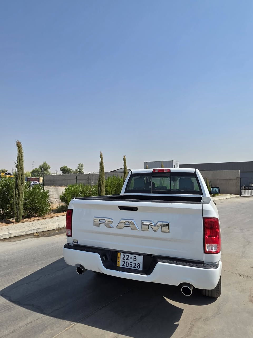 Ram classic للبيع خليجي
2018 V8 5.7 

السعر: 183$$$

ماشيه: 61 km
٨ سلندر
دبل أكسل (4x4) 
كاميرا خلفية
حساسات خلفي
مرايات جانبية  كهربائي
تحكمات ستيرن
تبريد مركزي
تحديد سرعة
٤ تايرات جديدة

سيارة كلين بدون صبغ بدون تعديل 
مكينة& كير & اكسل&  حدادية كلة بشرط

مكان سيارة اربيل
للاستفسار: ***********
