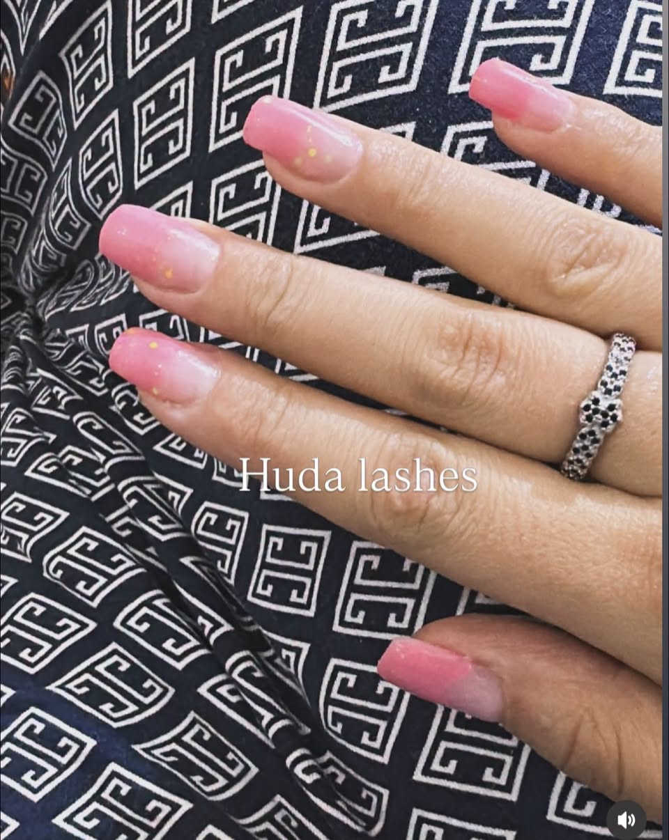 متوفر بنات يمي الاظافر جلش فقط 5 
جلش كت ايز 10
تنظيف لحمية 5
جلش مع تركيب شهري 15 
بناء اظافر اكستنشن 20 
حجز مسبق العنوان محمودية  حي الربيعي مقابيل بداخل جم فت كوين للنساء 
@متابعين
@أبرز المعجبين

نص مكتوب في الصور:
- 7/7
- هدى لاشز
- Huda lashes
- 5/7 هدی لاشز