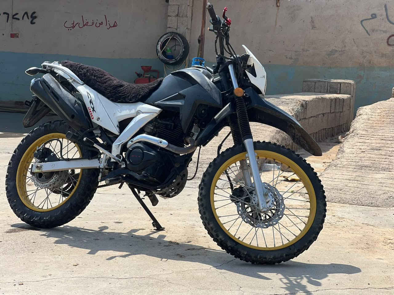 سلام عليكم ماطور قفاز  للبيع srxموديل 2022 واير منيه كله شغالي ماطور نضيف بشكل سعر 600بي مجال للستفسار اكثر التصال علا الرقم ***********
