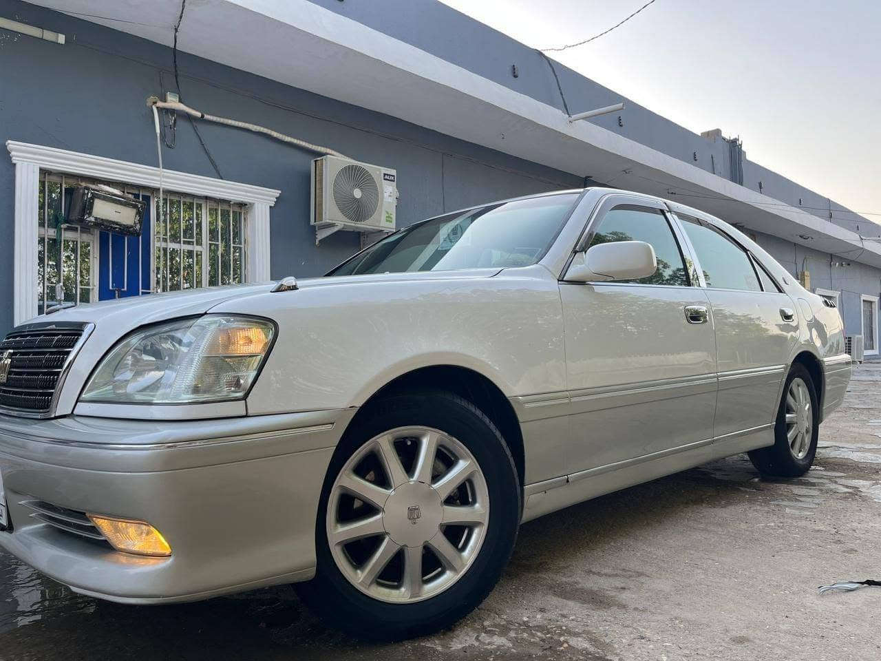 رقم بصره بسمي
بدون كصه
vvti 2500توني شاد محرك
٤دكم
كشنات كهرباء
قطعتين تبريد
ااسياره شاشتين 
السياره مكانهه شطره
***********
