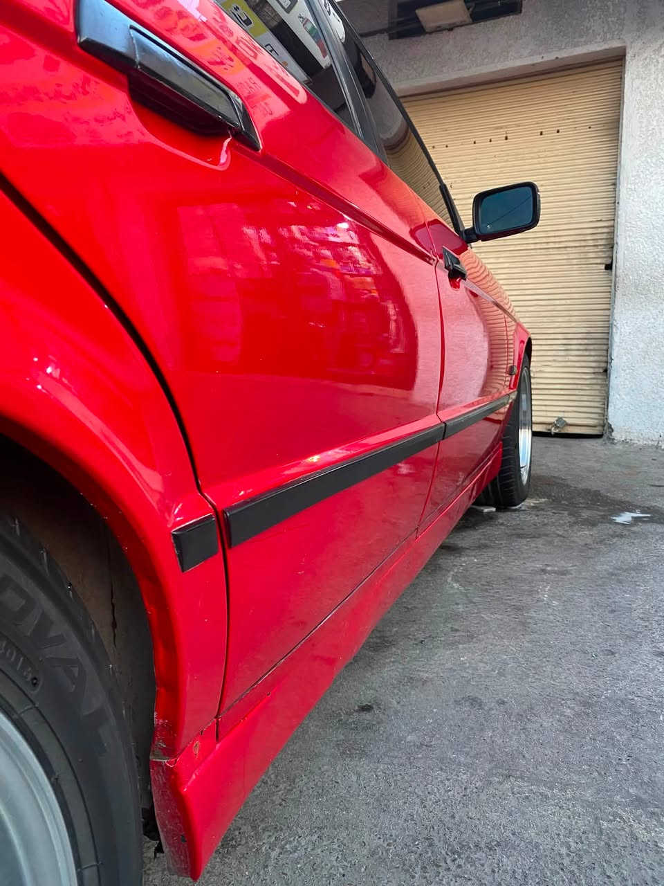 السلام عليكم BMW 540  اصل السياره 535 مكينه وارد يابان مصالهة شهرين جديده كير كفاله منضومت المي كلهة جديده راديترات واتر بم ومروحه ودبه وجوينات كلهن جدد ايرفلو جديد كلوبات كلهة زنون داخل ابيض كشانت كهرباء تخم تاير تخم ويل BBS جديد صدر امامي خلفي جديد مصروف عل سياره هواي نواقصهة 
اذان مكينة 
يدت باب سايق
تحكم الكشن مال صدر
بيهة صوت خفيف بل صارنصه 
 مكاني بغداد الحريه الرقم ***********
