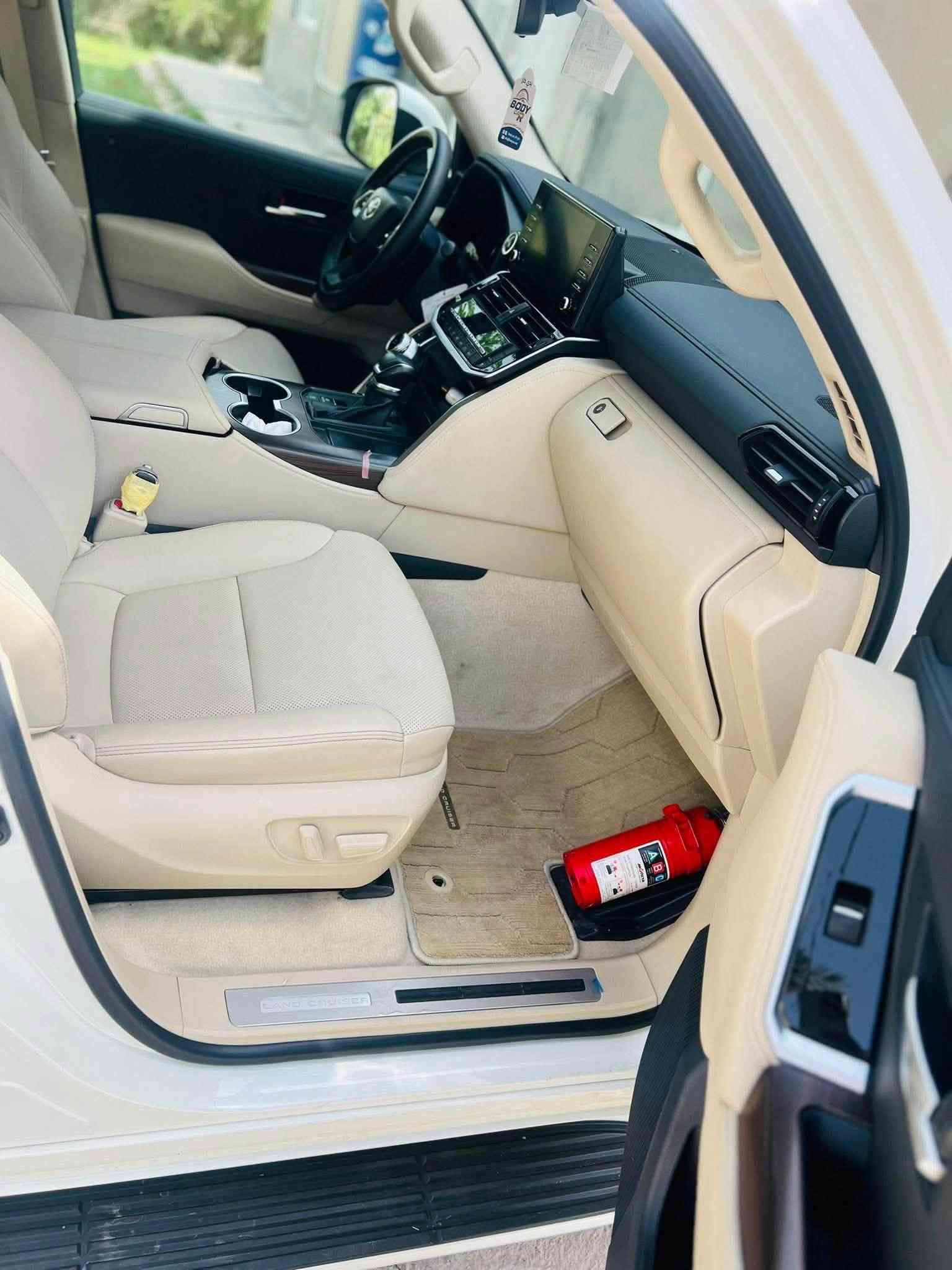 لاندكروز 2024 تنفس طبيعي ضمان شركه سازز ماشيه 41 الف كفاله عامه
***********
