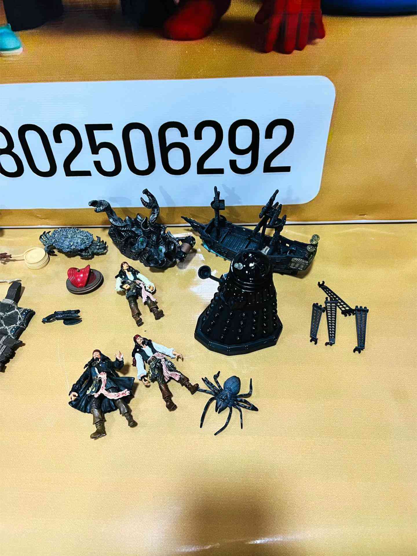 

نص مكتوب في الصور:
- ***********02506292
- ***********
- 01002
- 078025