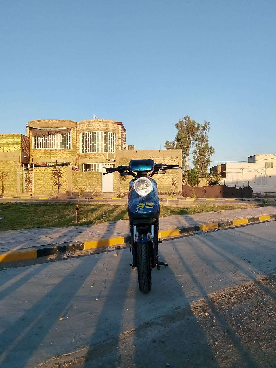 السلام عليكم 
1-دراجه شحن R9 

2-مديل 26

3-استعمال شهرين فقط 

4- 5بطاريه 

5- ملف 1500

6-نضافه 100/100

7-لايت عالي ناصي

8-دبل اشاره 

9-نشرات 

10-لون مميز   نيلي أو بنفسجي 

السعر 525 اوبيه مجال 
رقم التواصل ***********
