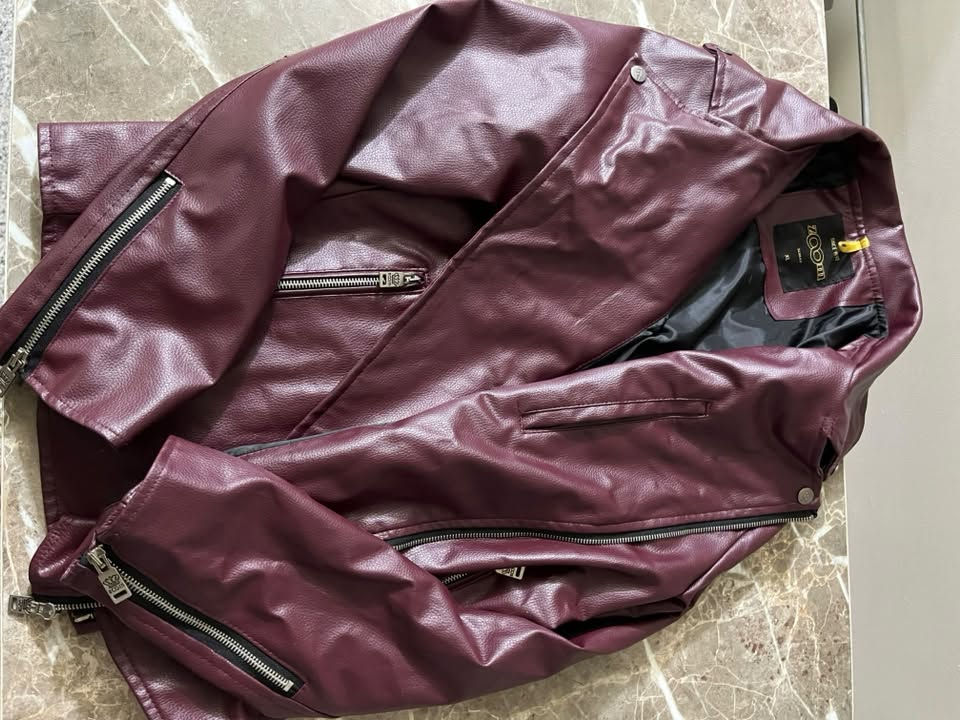 جلد ماروني نضافه 100% قياس xl تلبس رجالي و نسائي طول 70 عرض 55  سعر 45 الف فقط الي تعجبه موجود واتساب ***********

