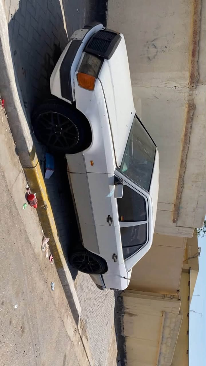 مارسدس دب
مكينه وكير كفاله
 رقم بصره السنويه ٢٧
مصبوغه عام بدون ضربه 
مكاني بصره  الجمعيات ***********
السعر ٣٠ و بيه مجال الطيبين
