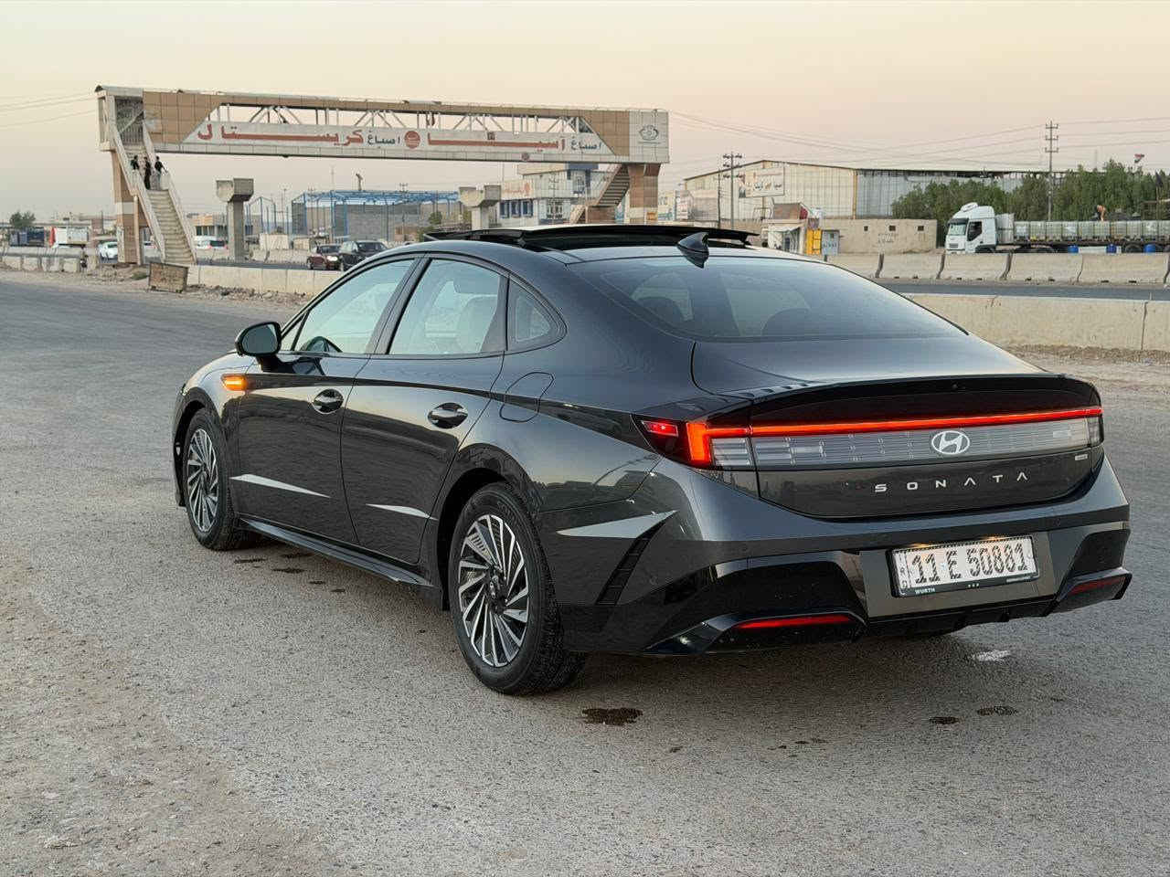 سلام عليكم للبيع فقط 
سوناتا موديل 2025 هايبرد وبانزين 
محرك 2000 هايبرد 
مواصفات 1/1
ماشيه 8 الاف بعده على وظع شركه 
بصمة تشغيل وابواب وتشغيل عن بعد 
بنوراما كامله 
كشنات كهربائي 
تدفئه تبريد بلكشن 
كشن خزن ميموري 
تبريد قطعتين 
شحن وايرلس 
داتا شو عرض سرعه بلجامه
شاشه كبيره+ كامره HD
تحكم استيرن جهتين جنطه كهرباء رادار امامي خلفي جانبي توقف ذاتي تحديد مسار قياده ذاتيه نظام وظعيات قياده 
وبعد بيه هواي مواصفات وسياره جديده رقم بغداد الدولي بأسمي تحويل مباشر 

حادثه بنيد وجاملغ ومبدلات نفس لون بدون بدون صبغ ايرباك استيرن فقط 
وباقي سياره كفاله عامه 

السعر 187$ وبيه مجال بسيط حق الجيه بعد معاينه 
مكاني بغداد ورا علوه الرشيد يم القوس 
اي استفسار- ***********
                -***********
