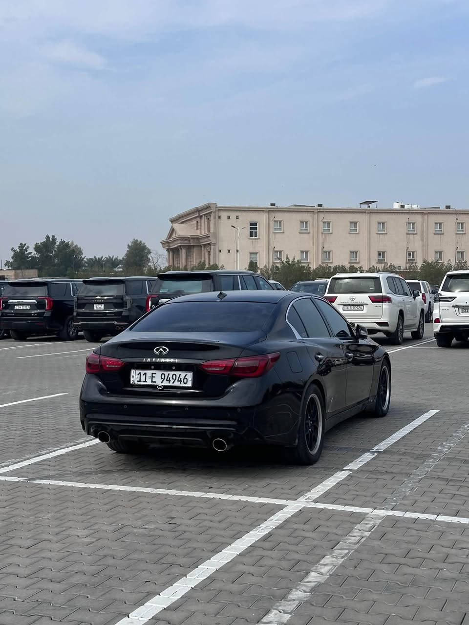 السلام عليكم شباب 
أنفنتي Q50 موديل 2024 فول موصفات للاخير 
مكينه سته سلندر تون تيربو 
حادثها موضح بلصوره بدون صبغ السياره تبديل جاملغ نفس لون فقط وتعديل بحافه البنيد بارد 
موصفاتها معروفه السياره من رادرات كامرات 360 
دفع خلفي اكسل  رقم بغداد 
مكان السياره بصره السعر 198 وبيها مجال بسيط 
***********
