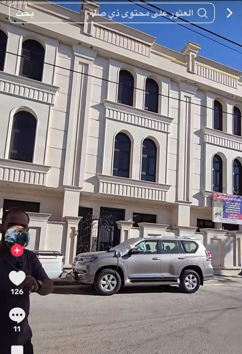 🏠مقارب لهذه الشكل 🏠
مشتملات للبيع مساحه 50 متر 

ثلاث طوابق ثلاث غرف نوم كبار 

الموقع مميز جدا جدا  

قريب مجمع النسيم ومدينه العاب 

حي الجهاد مربع الامانه 

شارع نافذ عله مدينه العاب 

تسليم مفتاح 🔑 خلال شهر ين
واتساب فقط ***********

