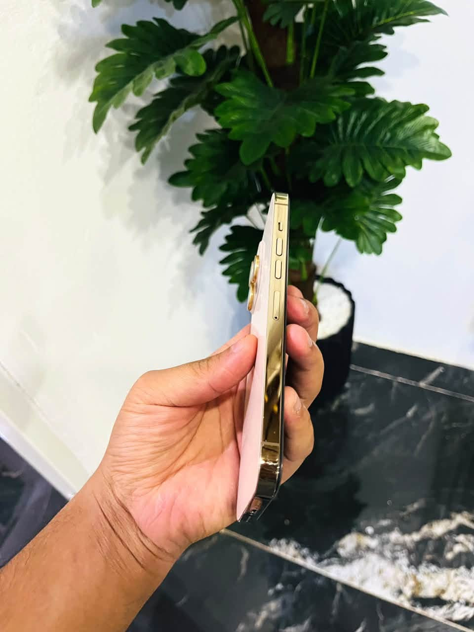 13 برو ماكس 😳
لون مميز ذهبي جلخ وحد مبي ضمان سبوع 
ذاكر128
بطاريه 100
Zaدبل سيم
مستبدل شاشه وبطاريه اصلي فيس ايدي شغل 
جهاز كله شغل بدون اي عطل كامره فول😍 
سعرو ٤٨٠ وبي مجال كلش بسيط رقمي ***********
تواصل فقط واتساب

نص مكتوب في الصور:
- 9:16 LTE
- حول
- الاسم
- iPhone
- إصدار iOS
- 26.6.1
- اسم الطراز
- iPhone 13 Pro Max
- رقم الطراز
- MLH63ZA/A
- الرقم التسلسلي
- XPXWHVY77M
- انتهت صلاحية التغطية
- سجل تاريخ القطع والخدمة
- الأغاني
- الفيديوهات
- ٣٠٢
- الصور
- ٨٧٦
- التطبيقات
- السعة
- ٤١٢,٨ غيغابايت
- متوفرة
- ٥٠,٤ غيغابايت