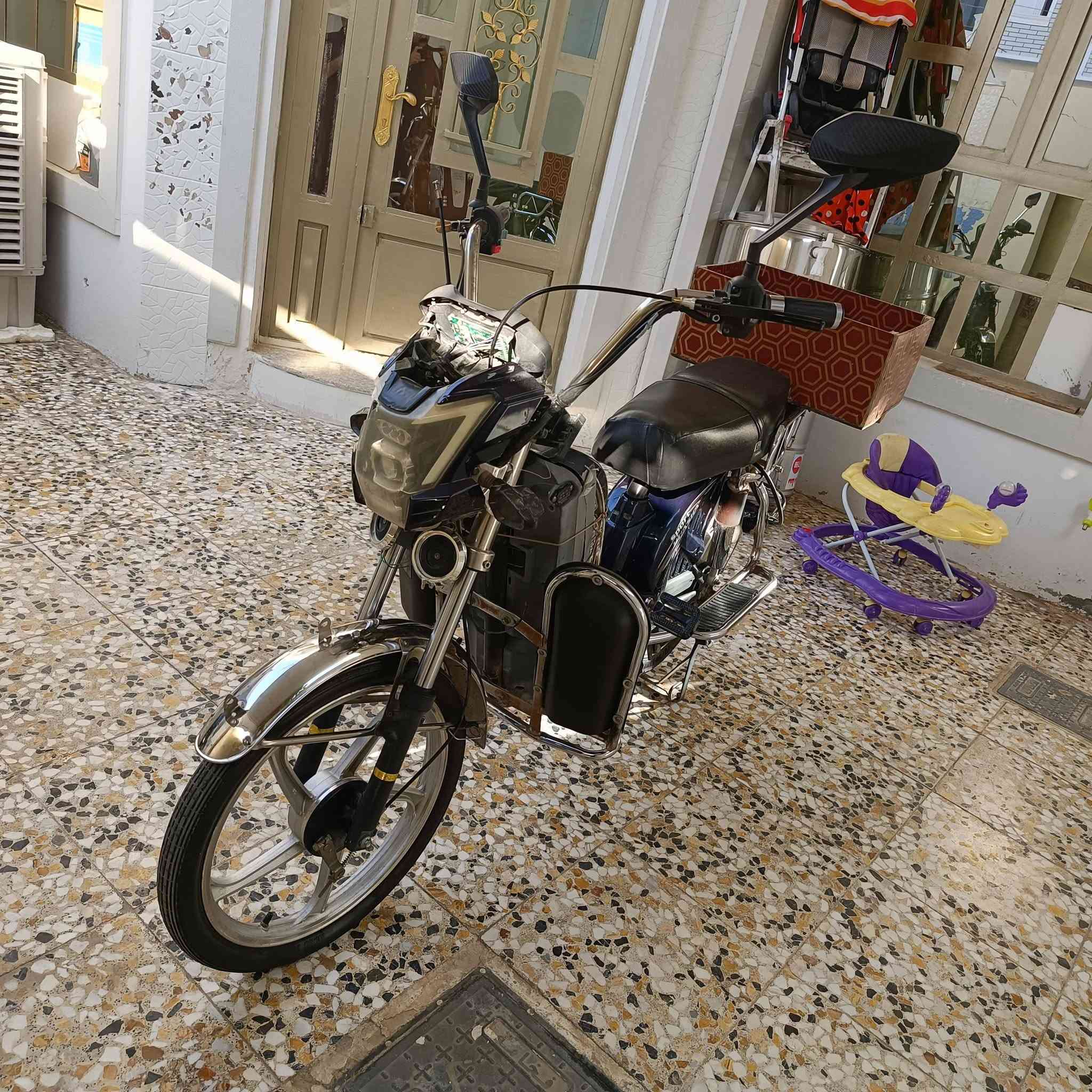 للبيع زنكو مثل ما موضح بالصوره
5 بطاريات السعر 200وبي مجال قليل  مكاني فلوجه تعال وافحص والمجال بعد ما تفحص 

***********

***********

