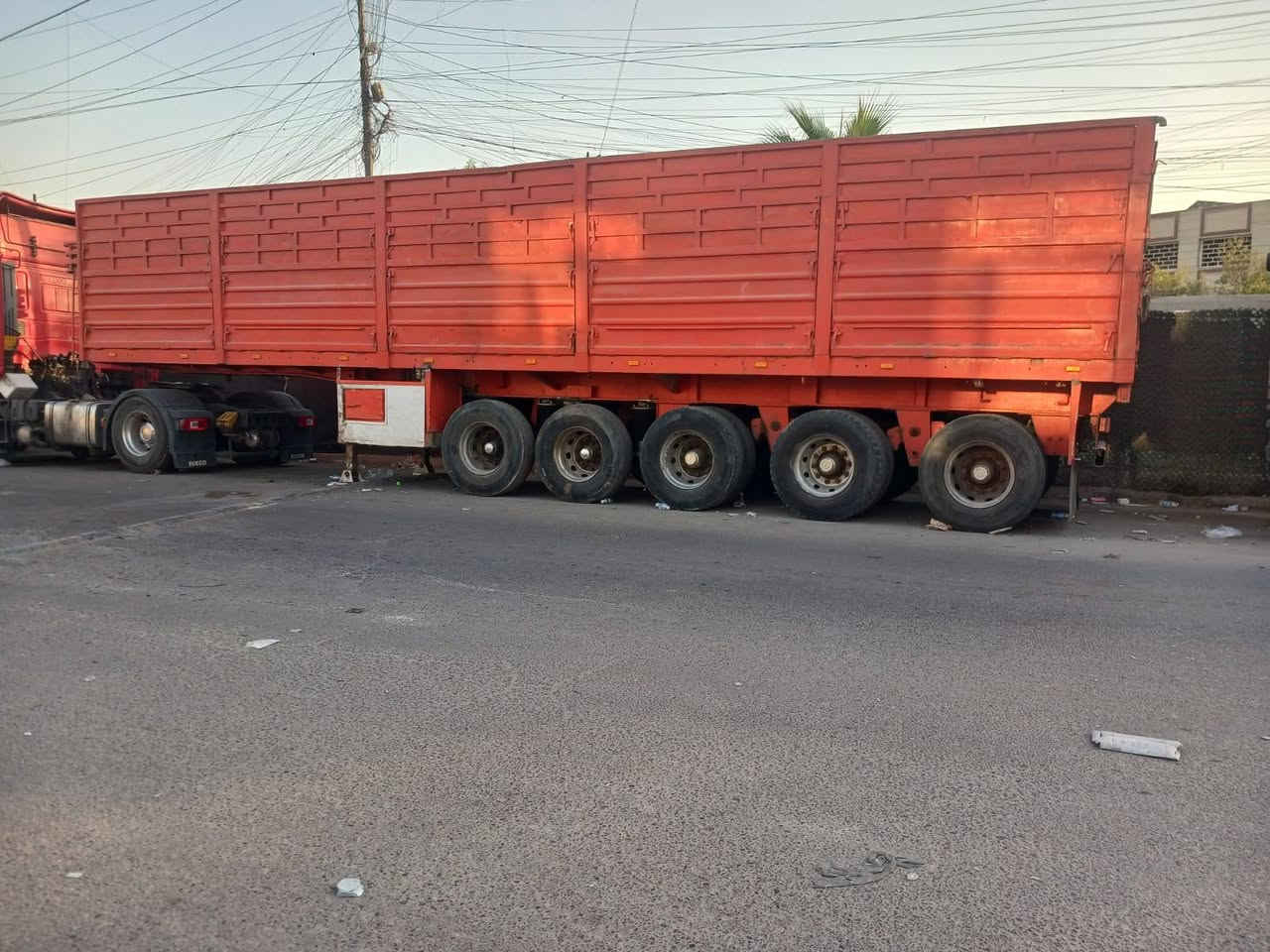 سلام عليكم للبيع عربانه سكندريه طول 12 اونص دناكير 16 المانيات 3 اودنكيرين 13 تعليك منضوملت جدد شاصي مكفول صفاح ارتفاع 195 تايرات نص عمر عربانه جاهزه هوه بريك كهربائيات بوجهك لشغل سعر 125 بيه مجال قليل عنوان بغداد الشعب ***********

