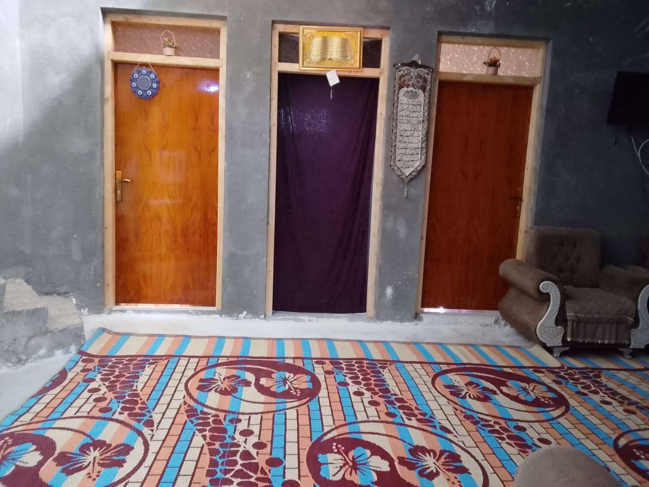 سلام عليكم بيت للبيع زراعي بالفضليه  نهايه الكوت مساحه 240م متكون من غرفتين و3حمامات كاملات سيراميك وصاله ومطبخ وديوانيه السعر 55بي مجال للشراي الرقم ***********
