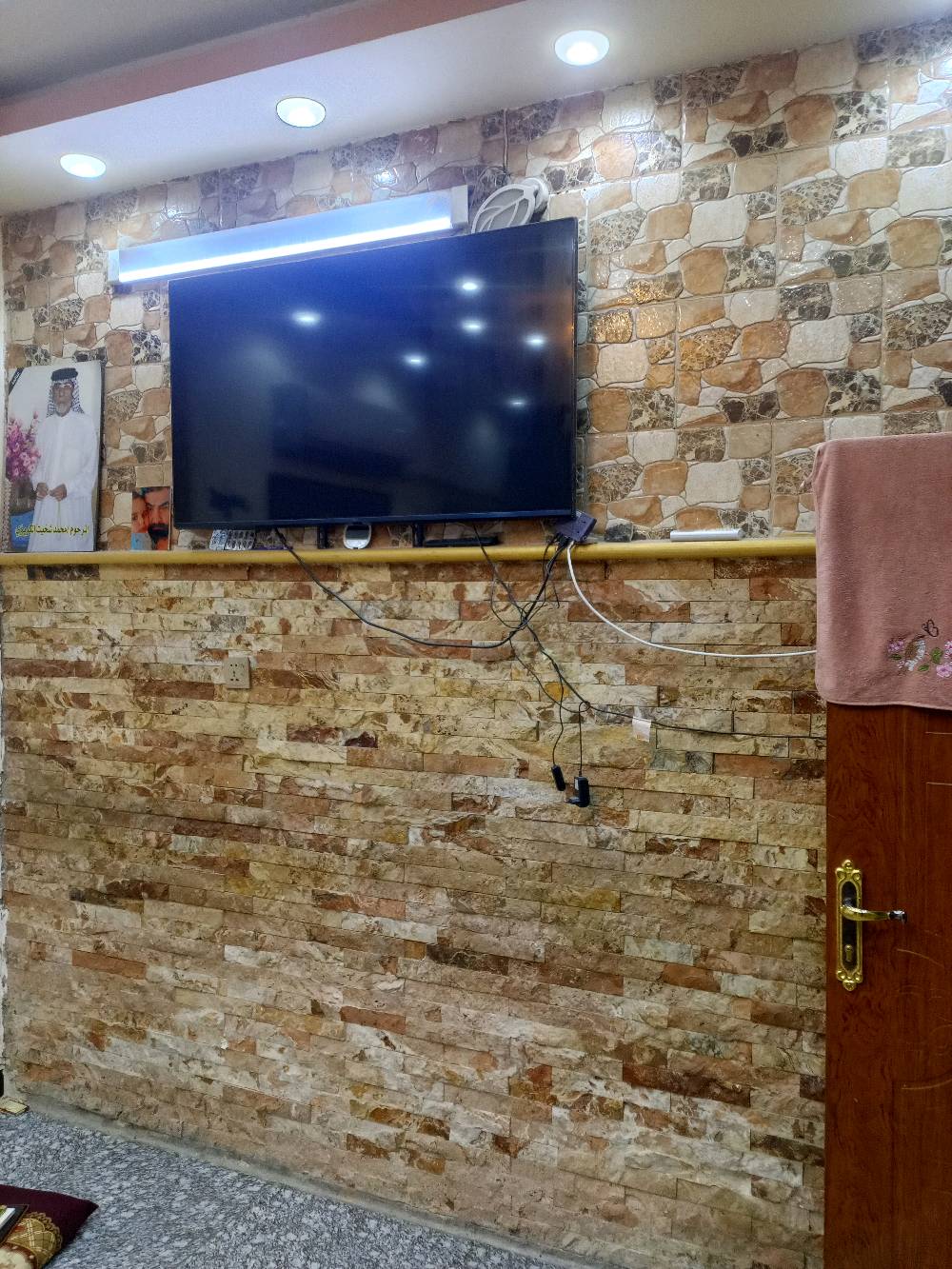 بيت للبيع ١٠٠م بغداد الثعالبه قرب جامع العطاء  البيت يحتوي على طابقين الطابق الاول استقبال مطبخ حولي غرفه نوم حمام داخلي حمام خارجي 
الطابق الثاني يحتوي على غرفتين نوم البيت جديد