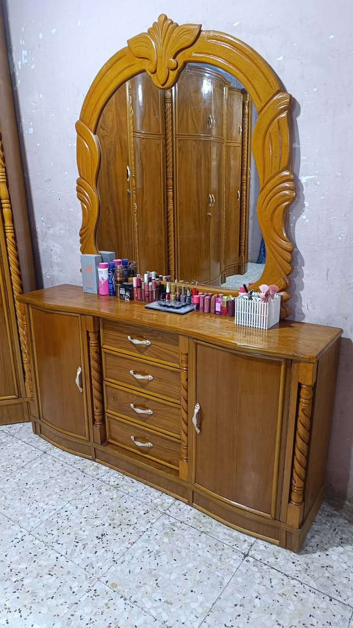 غرفه تسكام صاج داخل وخارج ام السته طابقين ظهر جرجوبه نظيفة كلش دنگ لوي مابيه اي ضرر  مكاني محاويل للاتصال ع الرقم ***********

