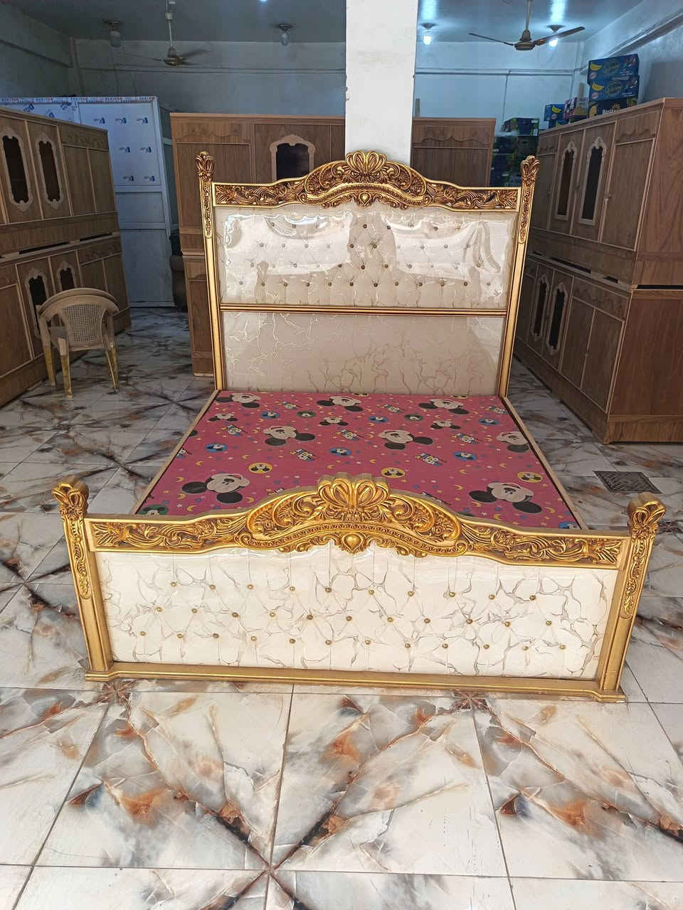 جربايا • خشب زان • ذهبي