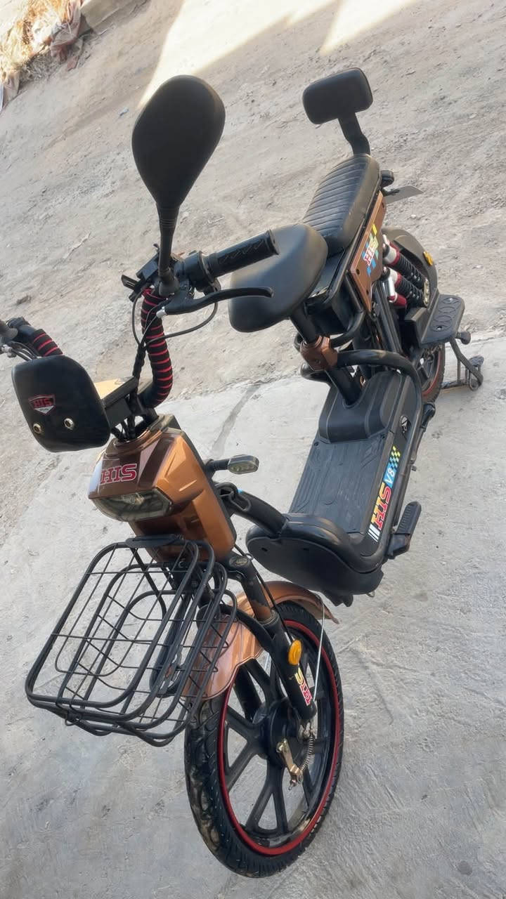 نقص بطاريااات 
حجم 20 خمس بطاريات موديل 25 اربع سرع شاشه بلوتوث دراجة بلاديه ونضيفه اخت الجديده نقص بطاريات بس شاحنتهة الاصليه بصمه وسويج 
سعرهة 160 الف 
مكاني بغداد ابو غريب الزيتون 
***********//***********
