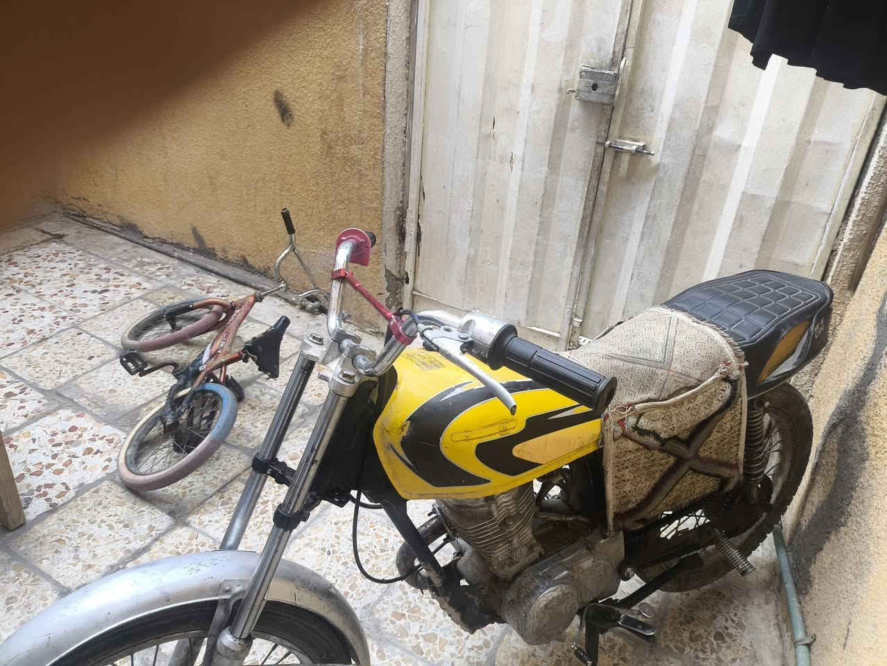 اربعه كير شغاله تدخن من تمشي بيه تكطع مكان كربلاء حي الاطباء سعره 150 وبيه مجال قليل تريده اتصل ***********
