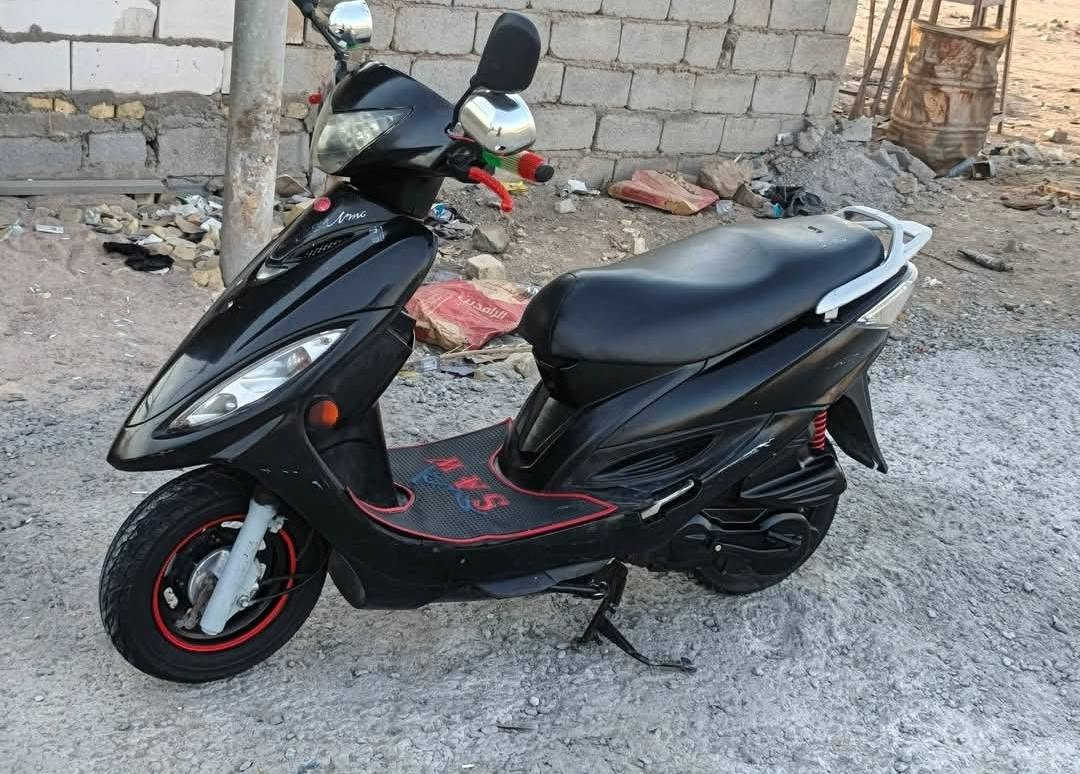 السلام عليكم دراجه للبيع الدراجه نضيف 100/100 السعر 700 وبيه مجال  للستفسار ***********
