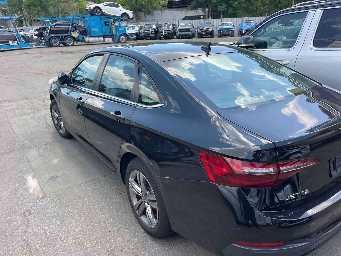 جيتا 2024 فول بانوراما 
سعر 125 بدون تصليح 
وصول جديد 
ماشي 45 الف 
رقم شاصي  3VW7M7BU3RM003557
مكان السياره عقرة
للأسفسار الرجاء اتصال او مراسلة الواتس اب
***********

جيتا 2024 فول بانوراما 
سعر 125 بئ جاكرن أربيل, العراق
