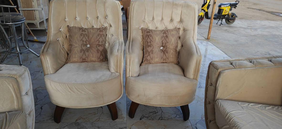 طقم قنفات تركي ست قطع نظيف اخو الجديد اي عيب ما بي سعره 350 نهايته قفله بدون معامله
معرض ومعمل سند للبيع وشراء الاثاث المنزلي جديد ومستعمل داقوق سايدين العشاير قرب صيدليه النعيم دكتور خليل يوجد لدنيا تفصال قنفات وديوان حسب الطلب وباحدث الموديلات الاستفسار ***********@***********
