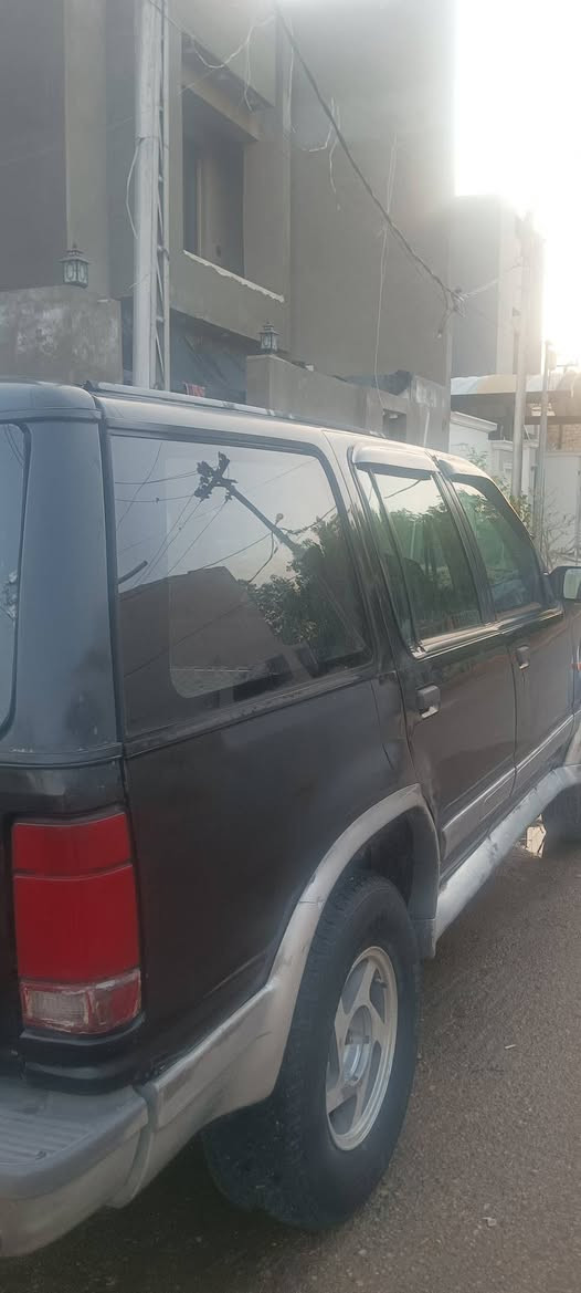 سياره فورد اكسبلور موديل 94محرك ففتي رقم بغداد انكليزي باسمي هزه جديده محرك فيفتي مكانها الكوت جاهزه عدا التبريد ***********مراوس اوبيع
