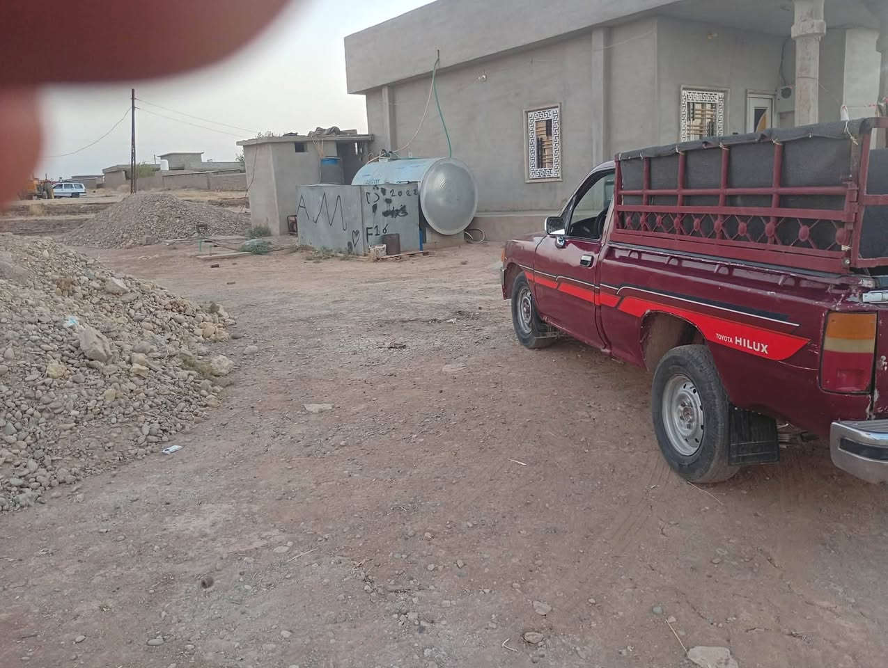 بيكم تيوتا موديل ٩٠ هزه جديده سنويه ٣١ رقم صلاح الدين مكان السياره ربيعه قريه العمله شرط التحويل بيع مستعجل اتصل على *********** اخوان المو شراي لا يخابر السعر ٣٢ وبيها ملاحضات
