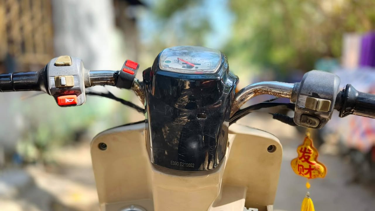 بوليس مفتوحه مبدل ولفات 
موقعي كربلاء كنطرة البيض 
ابيعلك دراجه نظيف حلوه محركها ناعم تخبل 
600 وبيها مجال 
***********
