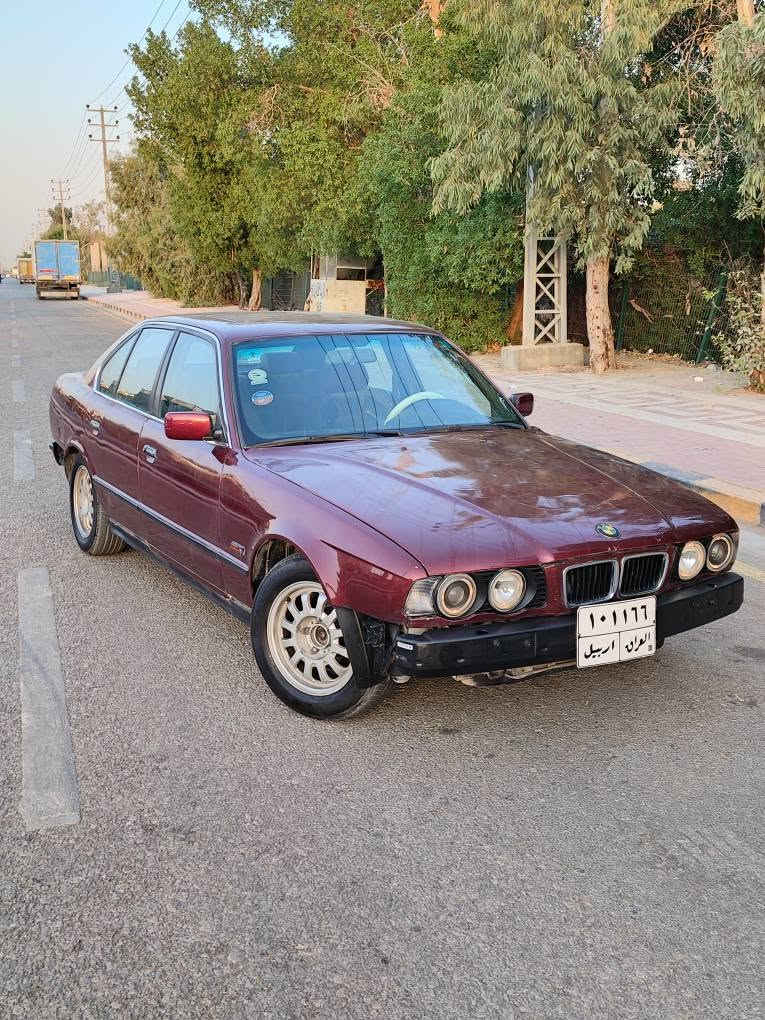 🚨 للبيع: BMW 520i (E34) 🚨
🔥 الوحش الألماني - بجم عريض 🔥
​📌 المواصفات والتفاصيل:
​🔹 الموديل: 1992
🔹 المحرك: 20 مسكر (فانوس)
🔹 المكينة والجير: مكفولات 100% بشرط الفحص ⚙️💯
🔹 المظهر: بجم عريض 🚘
🔹 الصبغ: صبغ عام (بدون دواخل - الدواخل مكفولة) 
🔹 الأوراق: رقم أربيل (وكالة أو مداور جاهزة) 📄
🔹 الكهربائيات: كلشي شغال بالسليم ⚡
🔹 الحدادية: 50% 🛠️
​💵 السعر: 39 ورقة ($3,900)
📍 الموقع: النجف الأشرف
📞 للتواصل: *********** النجف, العراق
