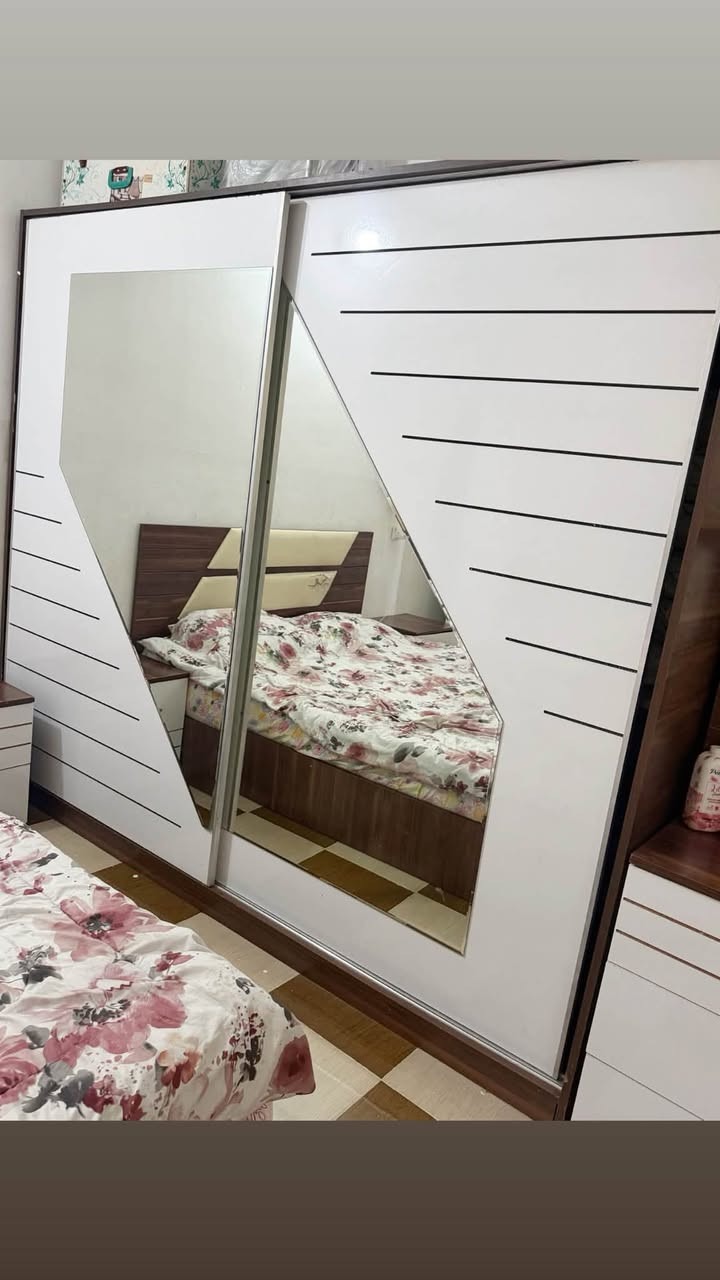 بۆ فرۆشتن پاک و بێ عەیبە شکاوی تیا نیە کەرکوک ١٥٠ هەزار  ***********
***********
