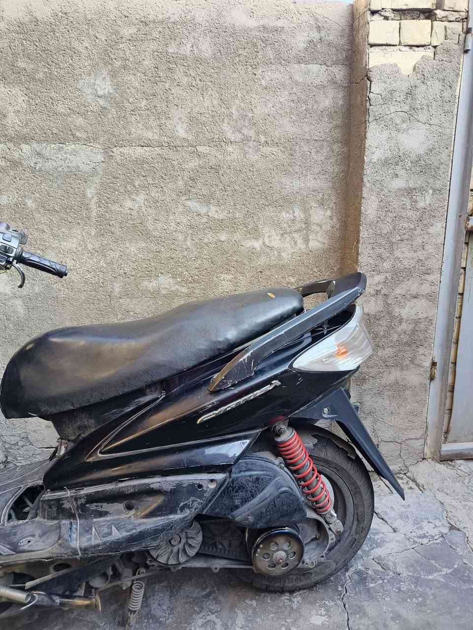 سلام عليكم سكنس فحل للبيع بوشه 59ونص طيران كفراتها كامله ومختم اصليات يرادلها راجز مال سلف لان تعبان بي صوت سويجها مكسور جوة السعر 250 وبيها مجال العنوان بغداد السيديه رقم هاتف ***********
