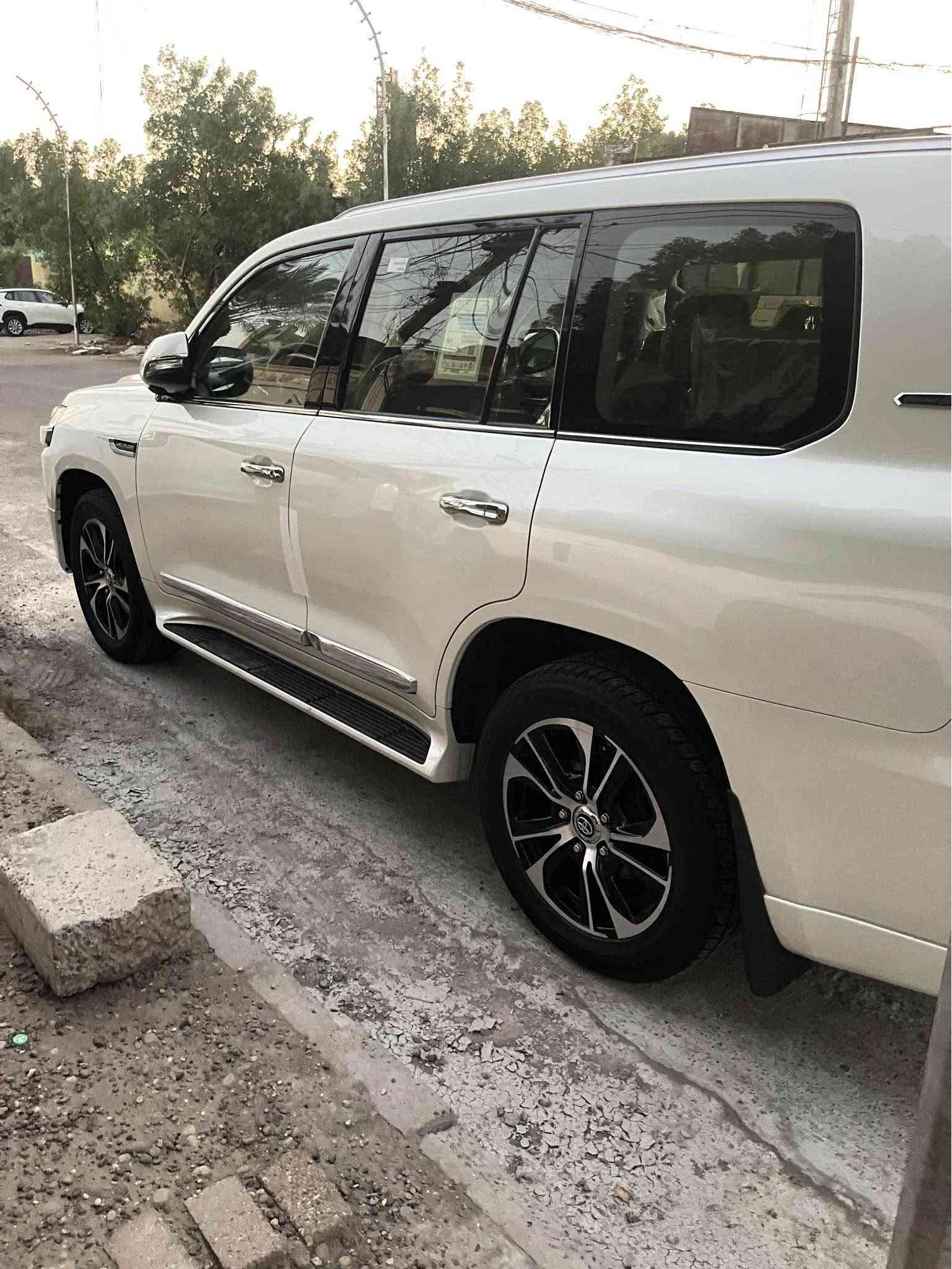 لاندكروز كراند تورنك • V6 • رقم بغداد