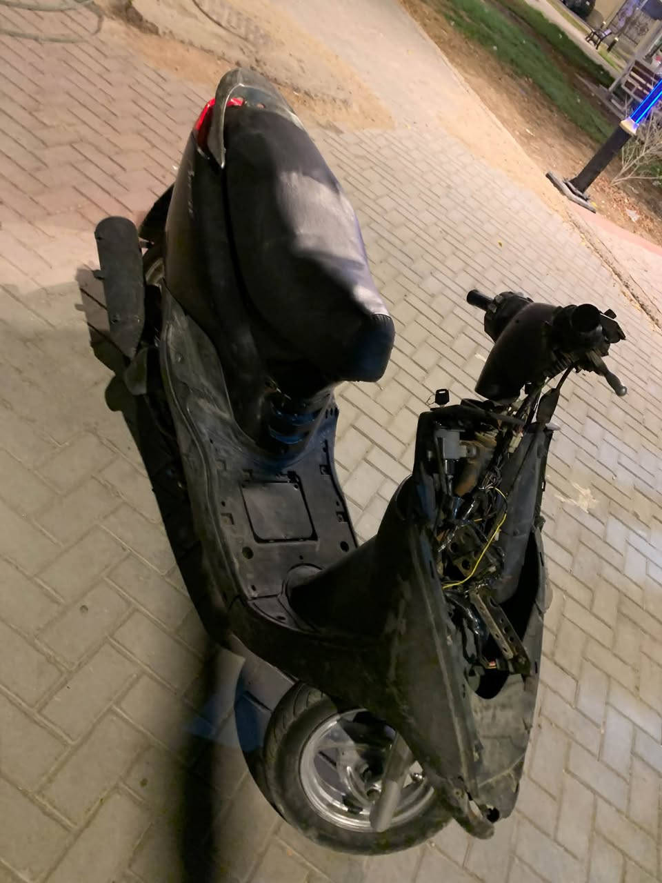 سلام عليكم بريز ياباني سرعه 140 مال رمبه ًسلف هندر شاير كلشي شغال بيه  دراجه نضيفه تخبل كفاله عامه عوزه كفر كدام  بلصور مكينه مامفتوحه وين ماتريد روح افحص السعر350 وبيه  مجال للشراي رقمي *********** محتاج وريد أبيع الله شاهد
