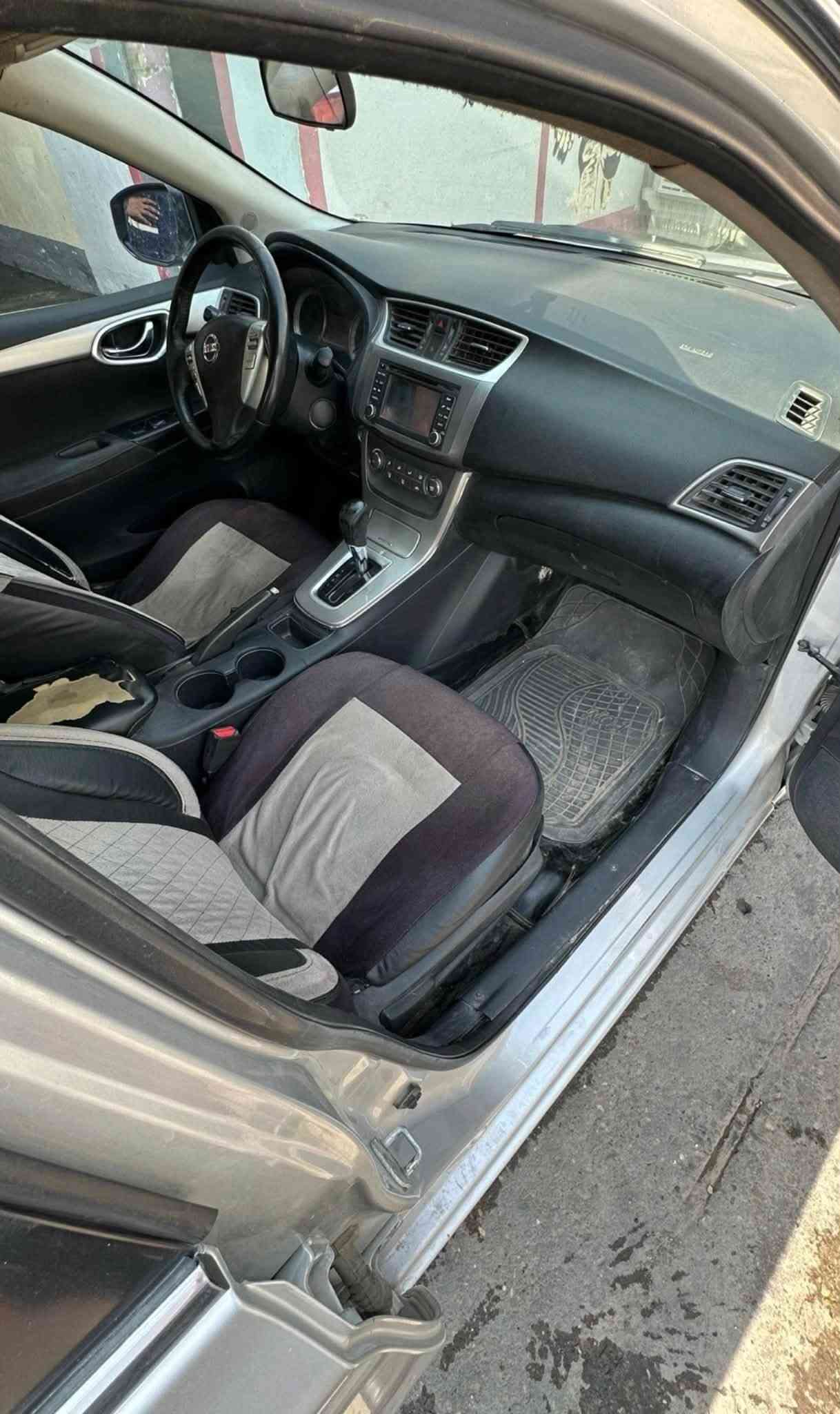 🚗 نيسان سنترا 2013 - للبيع فقط 🚗
السيارة جاهزة للبيع وما تحتاج أي مصاريف، ماشاء الله من كل النواحي (قير، محرك، حدادية بشرط الفحص).  
أبرز المواصفات:
 🔑 نظام بصمة تشغيل ودخول ذكي.
 🖥️ شاشة عرض مع كاميرا خلفية.
 ⚙️ 3 وضعيات قيادة: اقتصادية (ECO)، رياضية (Sport)، والعادية (Normal).
 🚗 مثبت سرعة (Cruise Control).
 ❄️ تكييف شغّال وممتاز جداً.
حالة البودي والضرر:
 🎨 الضرر: صبغ باب السائق والباب الخلفي فقط.
 🏷️ السيارة بالكامل ليبل واحد (تختيم شركة).
📌 البيع كاش فقط
مكان السيارة بابل الهاشميه
📞 للتواصل والاستفسار 
‭***********‬

نص مكتوب في الصور:
- سنترا 2013 الهاشمية - 27-09-2026 0 0 0 0 اوتوماتيكيه 4 سلندر N/A 180 كم المواصفات أمريكية بنزين إنشاء نيسان السنة 2013 الموديل سنترا الفئة SV الأجزاء المطلية قطعتين شاهد الصورة اللوحة بغداد, خصوصي اللون سلفر مادة المقعد قماش عدد المقاعد 4 عرض السعر نعم