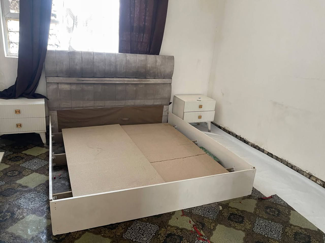 غرفة تركية نظيفة للبيع ب٢٥٠ العنوان بغداد مدينة الصدر
الشراي يتصل ***********
