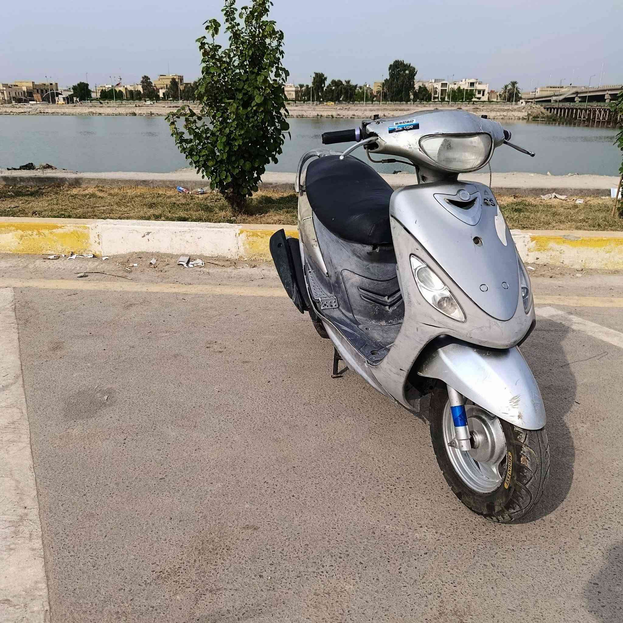 السلام عليكم
ماكس منغولي للبيع 

المكينه مفتوحه مره وحده  والباقي كله بلادي 

الدراجة كلها ختم واحد وصلها موجود 

شغاله سلف هندر كهربائيات اشاير لايت بك لايت عداد 

تايرات جدد  

مكاني ناصرية مركز 

الرقم *********** 

السعر 550 أو بيها مجال
