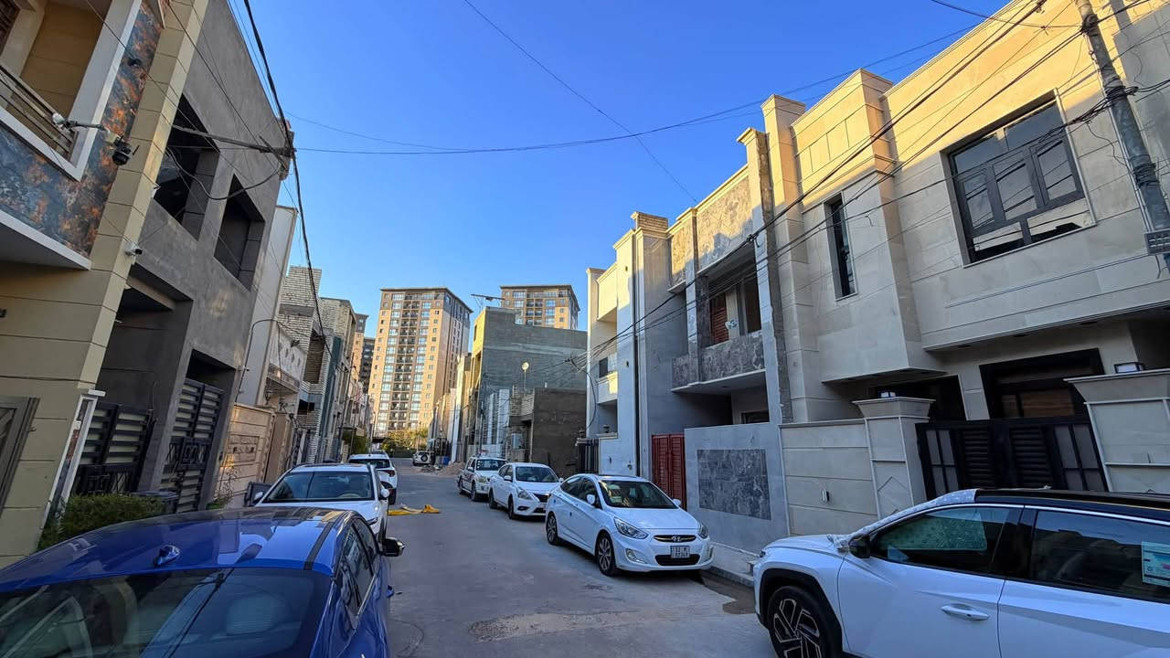تونات  للبيع مساحة 📐 1️⃣0️⃣0️⃣ م 🏡
▪️الواجهة الأمامية  : 🔲 5️⃣ م // 

▪️النزال : 🔺2️⃣0️⃣ م // 

▪️بناء 🔨 سنة 2026 👍🏗️  💯 ارضيه مرمر //

▪️يحتوي  العقار : غرف نوم 🛌  4️⃣//

▪️صحيات العدد 🚾 2️⃣ // +مدخلين صالة و مطبخ 

▪️موقع العقار حي جهاد 📍المسالة والعدالة //

▪️مجاور مجمع النسيم قرب شارع العام //

▪️قرب شارع العام المؤدي اله جسر العامرية //

▪️السعر والاستفسار//  *********** ☎️//

▪️مكتب العدل للعقار //

▪️نستقبل كافة العروض العقارية //
