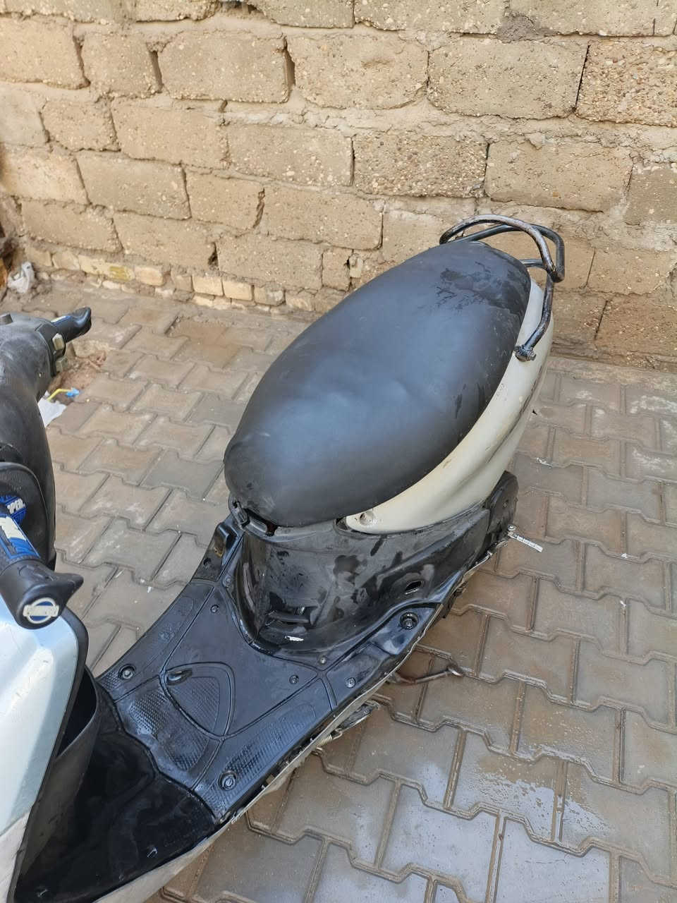 ماكس قجمة للبيع المكان الدورة الدراجة كاملة نقص فقط باتري نص هندر الكلج الخلفي جديد مبدلة قبل اسبوع كابريتر جديد سلف 55 واير سكليتر جديد و الدبل الامامي كايم يجفت محرك جديد الكفرات كاملة تريد اشدهن الك او تريد مال لعب السعر 200 ***********
