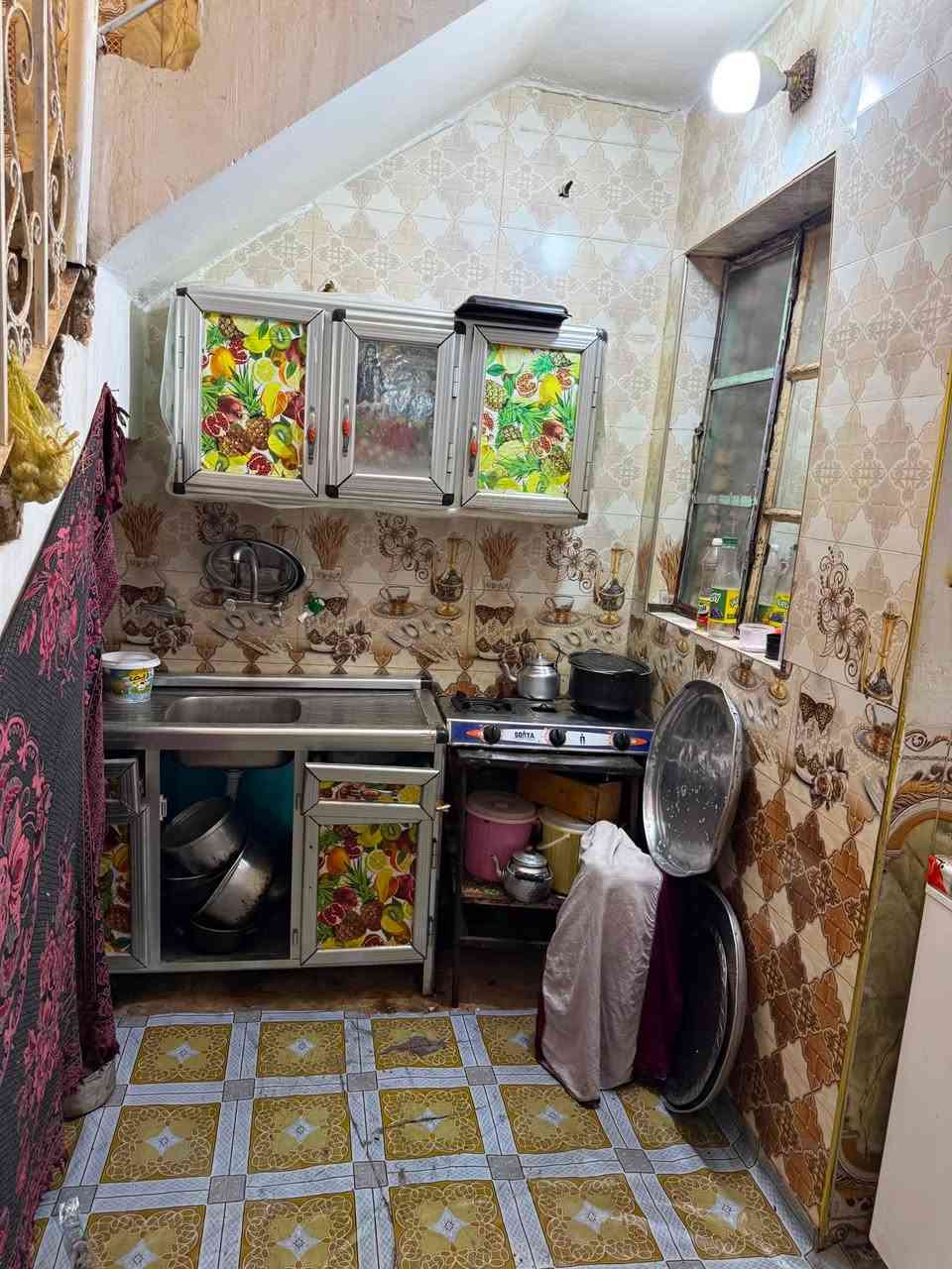 السلام عليكم 
بيت للبيع مساحة 125 متر زراعي سند 25 بغداد لبيت طابقين  يحتوي على 3غرف نوم +ستقبال + صاله +مطبخ +حمام 
حي السفير  قرب سكلة  ابو محمود تصال على الرقم ب واتساب***********
