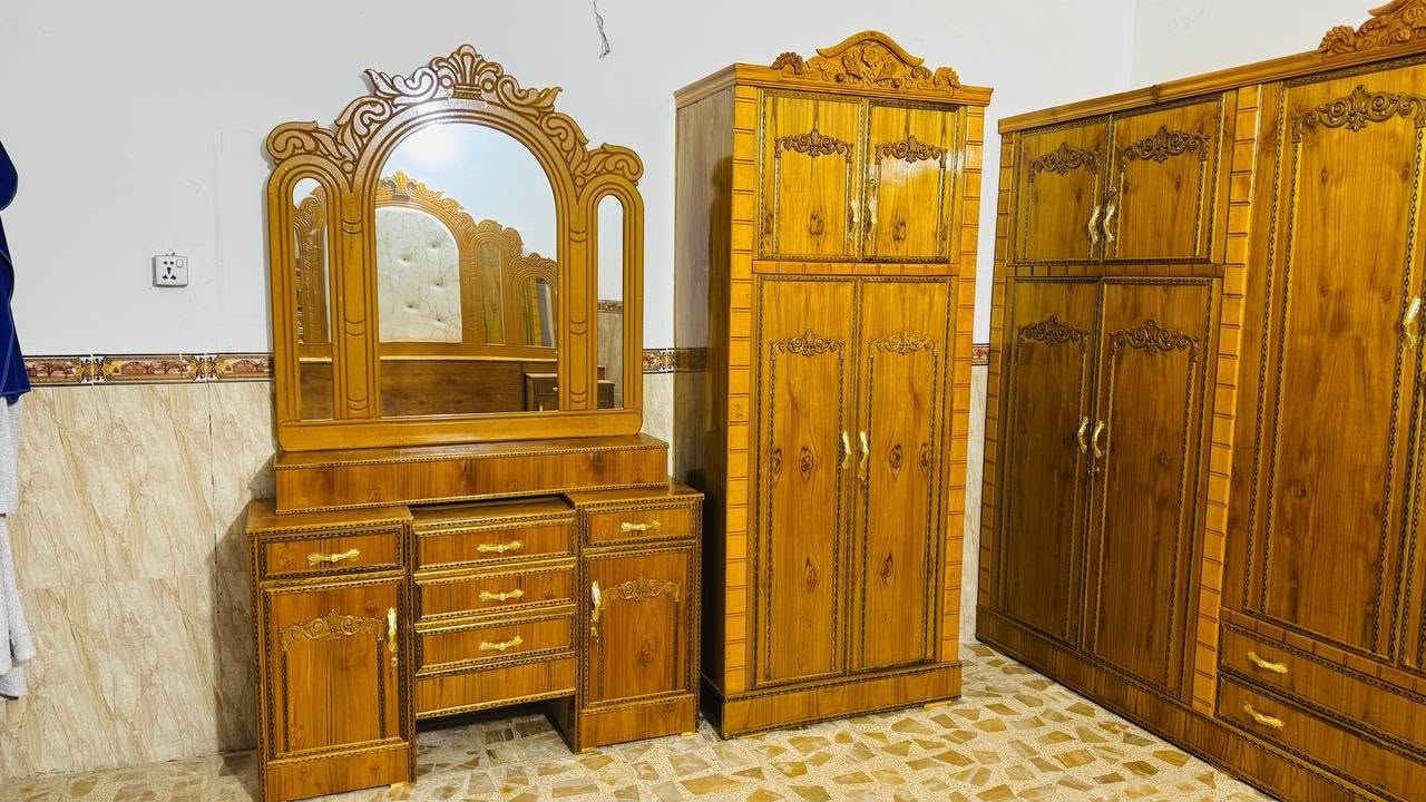 غرفه لوجه صاج طبيعي 4 ملم والداخل 3ملم معاكس ابيض القاعده بلوك ضهر جرجوبه براغي ارتفاع الكنتور مترين و35 مع التاج ناصي ملحق الطول 3متر ونص الزاويه برتفاع الكنتور عرضه 90 سانتيم ميزتواليت وجربايه وكومديات يمنه ويسره والصوميه شغل درجه اوله بلوك بلاويدداسود 6رجلين  السعر مع لشد والنقل داخل بغداد 900 فقط ***********
