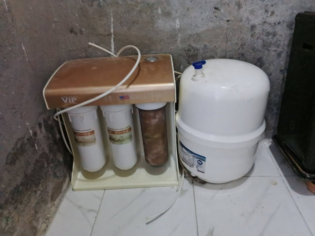 السلام عليكم غراض البيع نضيفات ومناسبات العنوان بغداد المشتل حي المعني الكونتر نضيف احلى من الصور السعر 300 
الفالتر 50
المكينه 75
هاتف ***********
