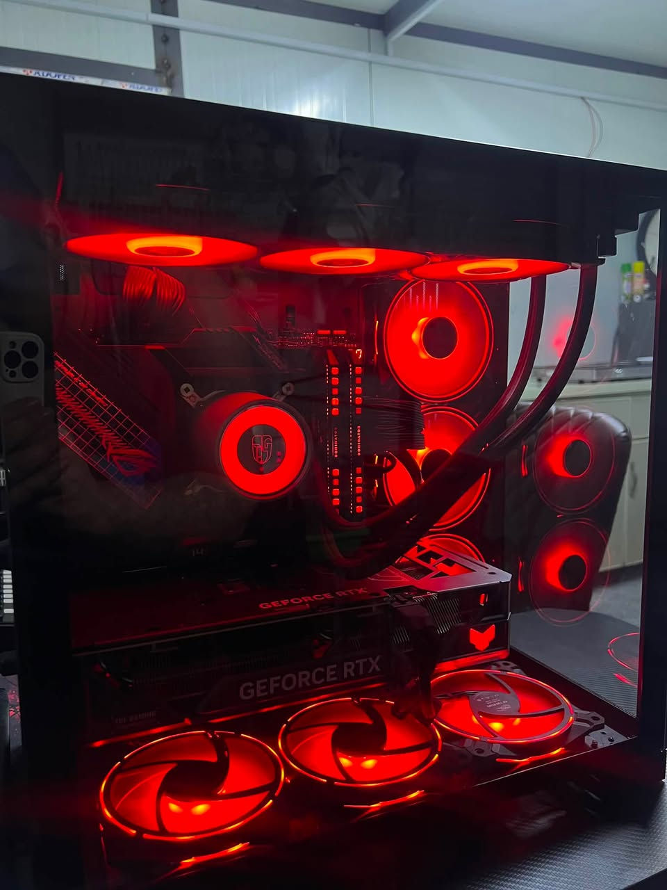 السلام عليكم شباب شلونكم
#للبيع تجميعة Gaming Pc 
المواصفات 

معالج cor i9 13900f ☠️

كرت شاشة Asus tuf 4070ti 12G🔥

مذر بورد Asus Rog Strix Z690-E 

رامات corsair dominator 2x16 32g ddr5 ☠️

بور سبلاي deep cool 850w gold 

مبرد deep cool 360mm liquid 

هارد للنظام 1 تيرا ssd

 Auer8 Case Lian Li🔥

مستخدم شبه جديد كفالة عامة نظافة 100% 
للتواصل *********** whatsApp# 
او مسنجر عبر الصفحة 
مع تحياتي ومحبتي 
Joy-Store ❤️

