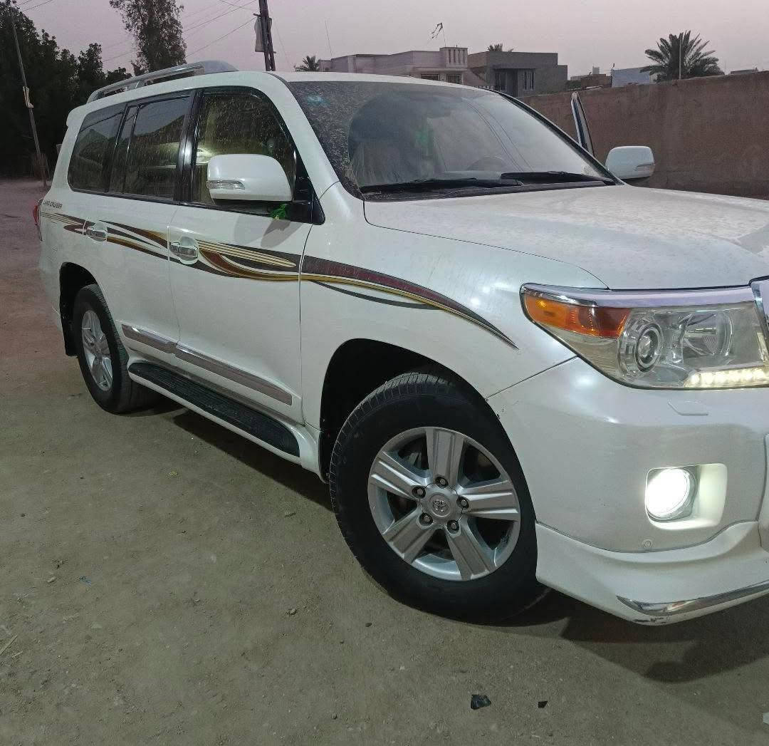 السلام عليكم🫡
🚘 للبيع | لاند كروز موديل 2013 🚘

سيارة مميزة ومرتبة، فول مواصفات وتتمتع بمواصفات وتجهيزات كاملة، خيار مناسب لمن يبحث عن الفخامة والاعتمادية.

✨ تفاصيل السيارة:
▪️ الموديل: 2013
▪️ عداد المسافة: 103 ألف
▪️ المواصفات: فول مواصفات
▪️ الموقع: بابل
▪️ التحويل: ثاني يوم

📌 ملاحظات بكل شفافية:
▫️ الجمالغ الأيسر بارد
▫️ الدعميّة الأمامية مصبوغة لأغراض جمالية فقط

🚘 سيارة مرتبة وتستحق المشاهدة، والجاد مرحب به.

📞 للاستفسار والاتصال:
***********
